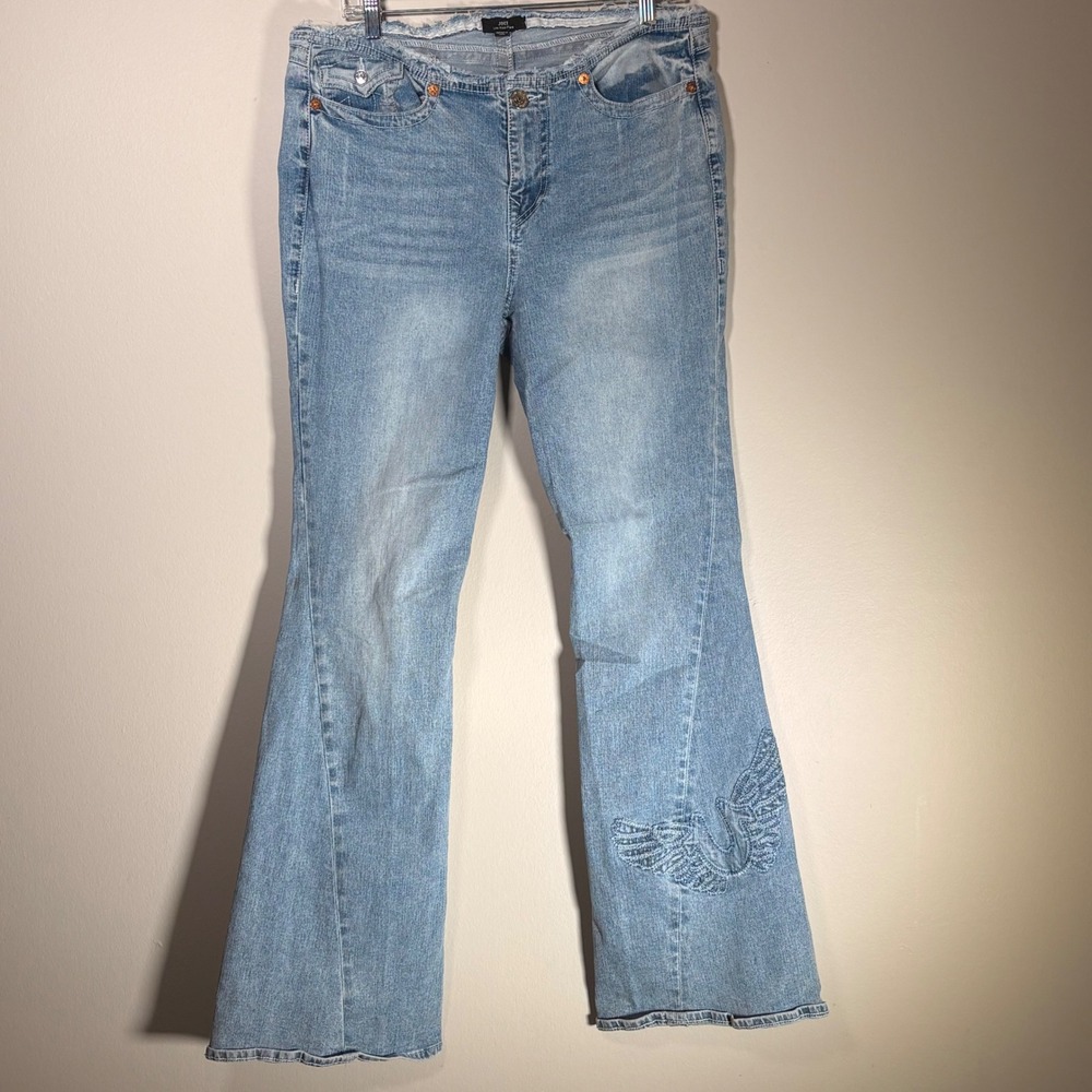 True Religion Joey Low Rise Flare Jeans Light Wash Embroidered Wing Womens 33